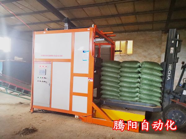 飼料全自動拆垛機大大解放生產(chǎn)力