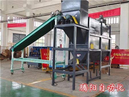 聚乙烯自動滾筒拆包機(jī)企業(yè)自動化生產(chǎn)中不可少的一環(huán)