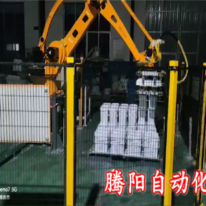 桶裝水溶肥碼垛機器人輕松駕馭生產高峰