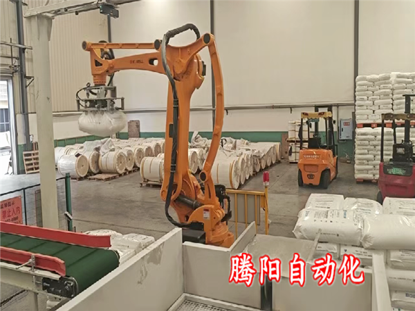 注塑原料拆包投料機(jī)器人一臺機(jī)器代替三四個(gè)人工